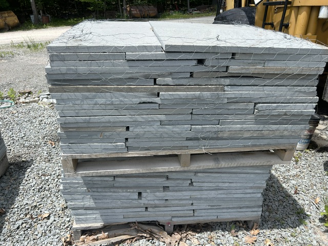 Lot #4: 2 pallets 1" Bluestone Patio Kit 2
